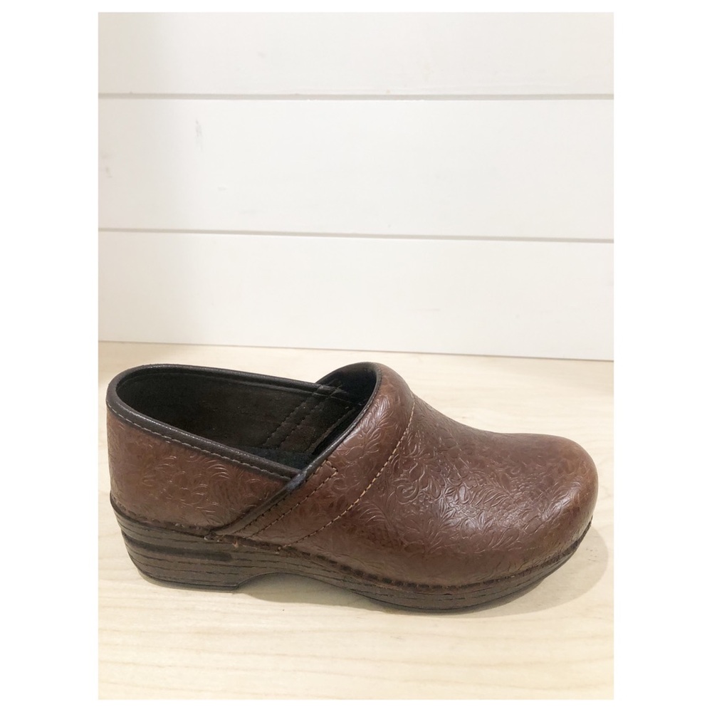 Dansko XP Clogs Tooled Floral Chef Nurse Shoes Brown Size  36($). 4562